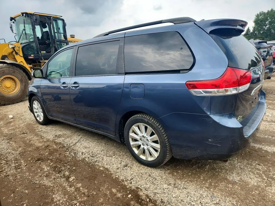 2013 TOYOTA SIENNA LIMITED 7-PASSENGER  