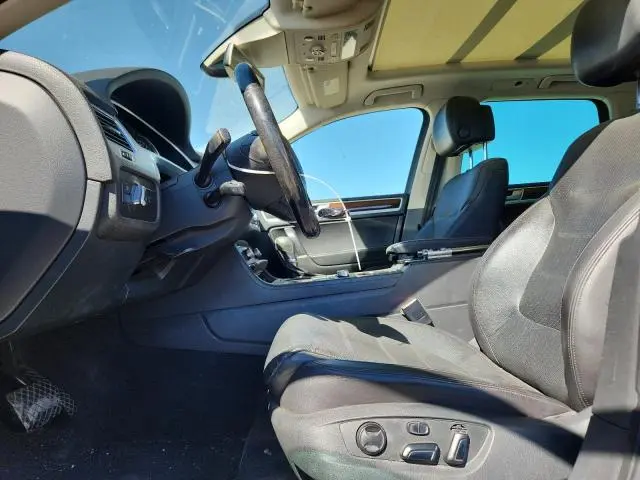 2016 VOLKSWAGEN TOUAREG SPORT  