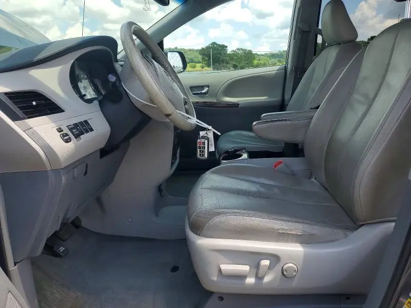2013 TOYOTA SIENNA XLE 8-PASSENGER  