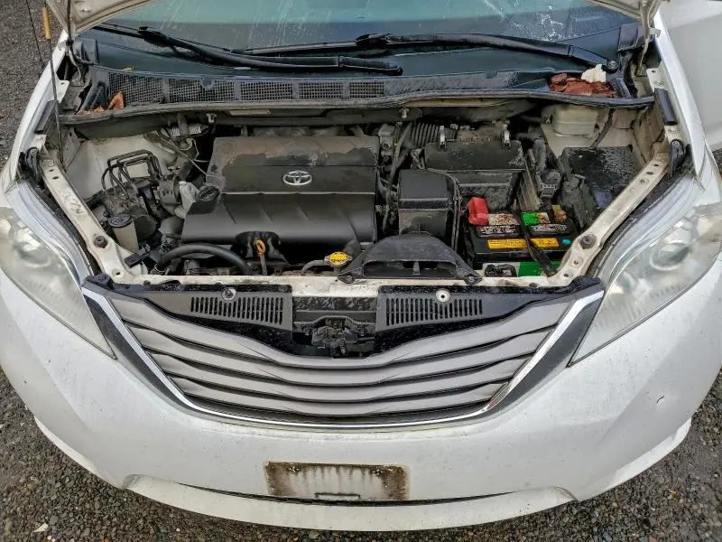 2012 TOYOTA SIENNA SE 8-PASSENGER  