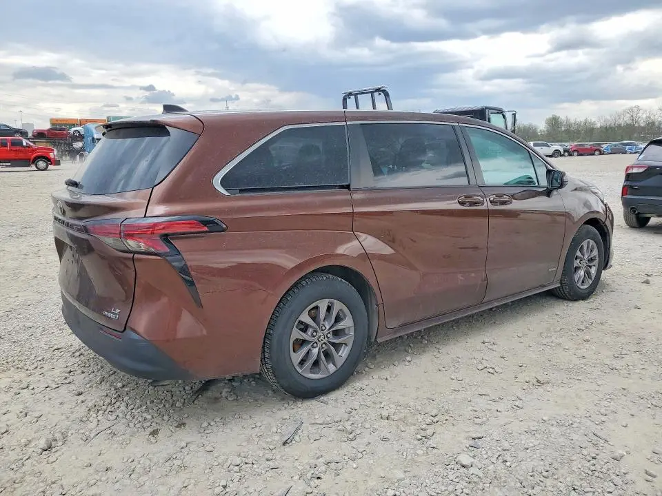 2021 TOYOTA SIENNA LE 8-PASSENGER  