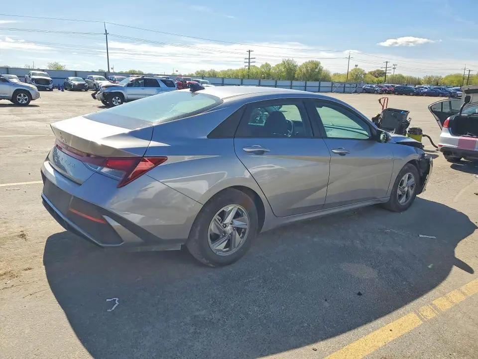 2025 HYUNDAI ELANTRA SE  