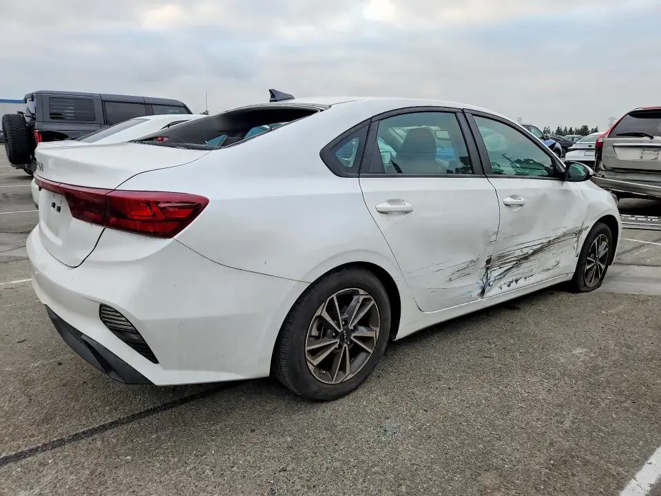 2023 KIA FORTE LXS  