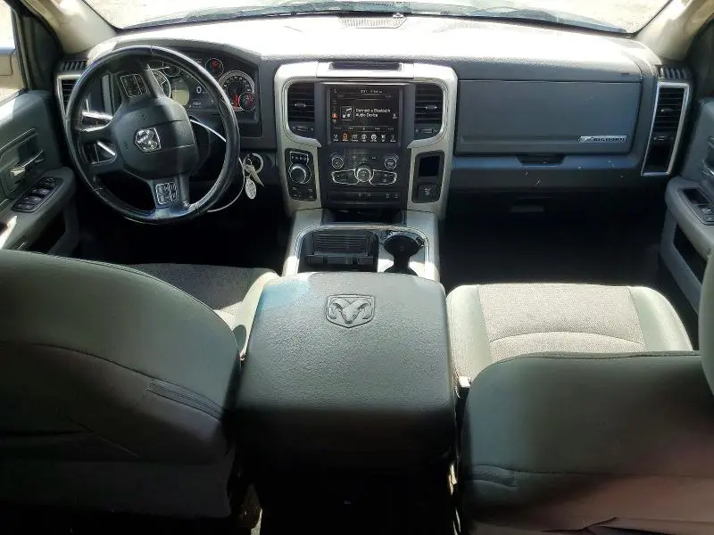 2016 RAM 1500 SLT  