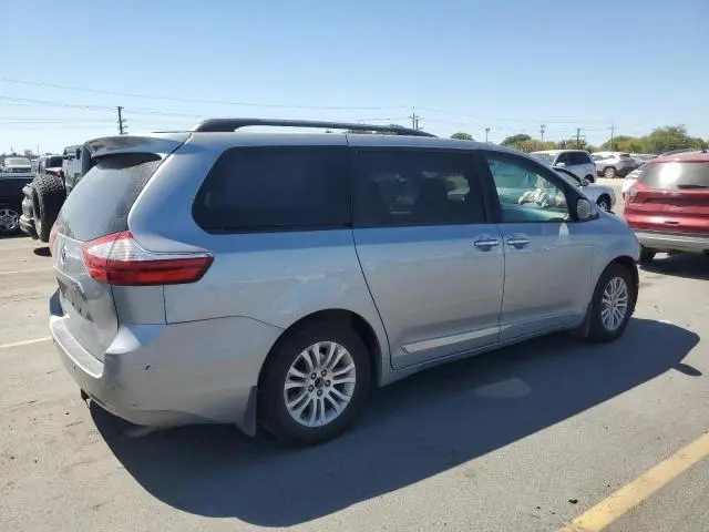2016 TOYOTA SIENNA XLE  