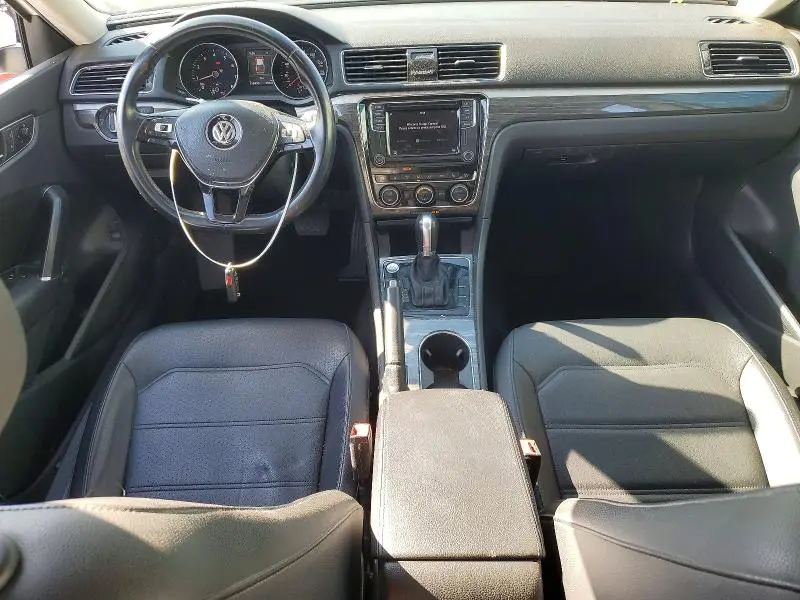 2018 VOLKSWAGEN PASSAT SE  