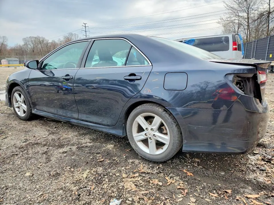 2013 TOYOTA CAMRY SE  