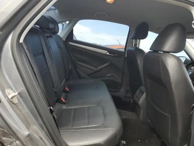 2015 VOLKSWAGEN PASSAT S  