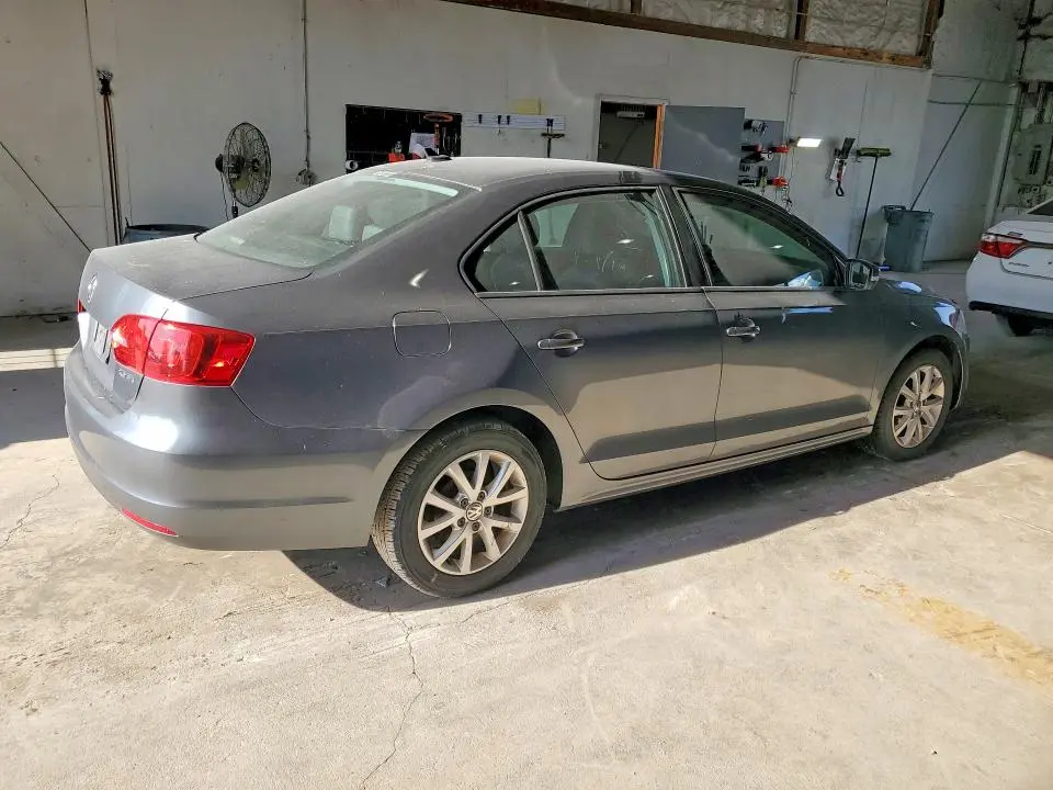2011 VOLKSWAGEN JETTA SE  
