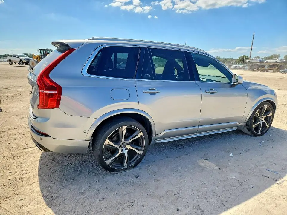 2017 VOLVO XC90 T6  