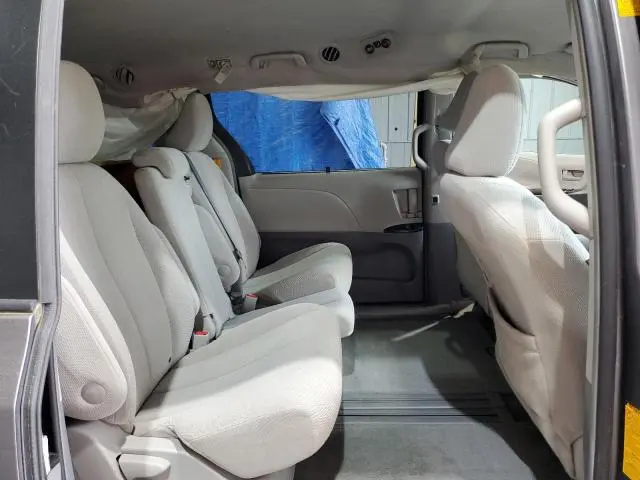 2011 TOYOTA SIENNA LE