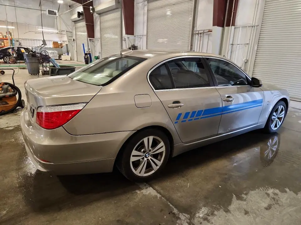 2010 BMW 528I   