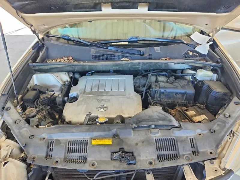 2012 TOYOTA HIGHLANDER SE  