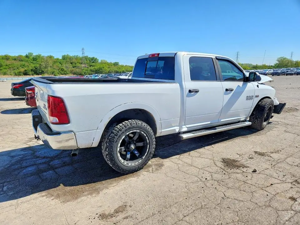 2016 RAM 1500 SLT  