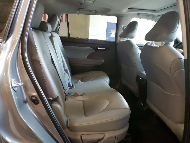 2025 TOYOTA HIGHLANDER XLE  