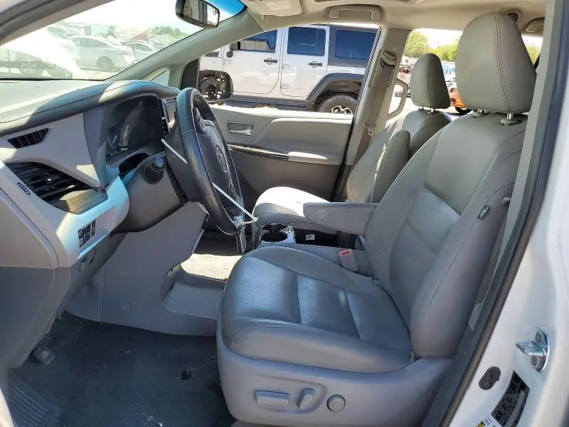 2017 TOYOTA SIENNA XLE 8-PASSENGER  