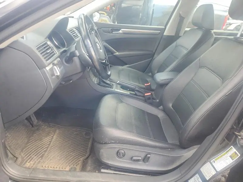 2017 VOLKSWAGEN PASSAT SE  