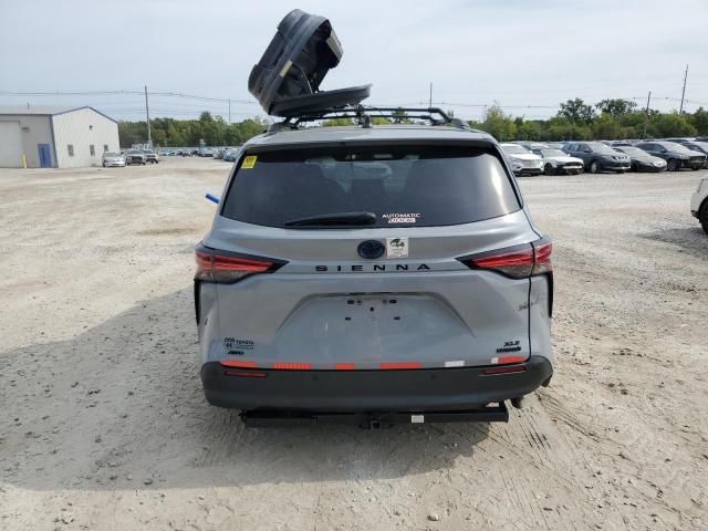 2022 TOYOTA SIENNA XLE