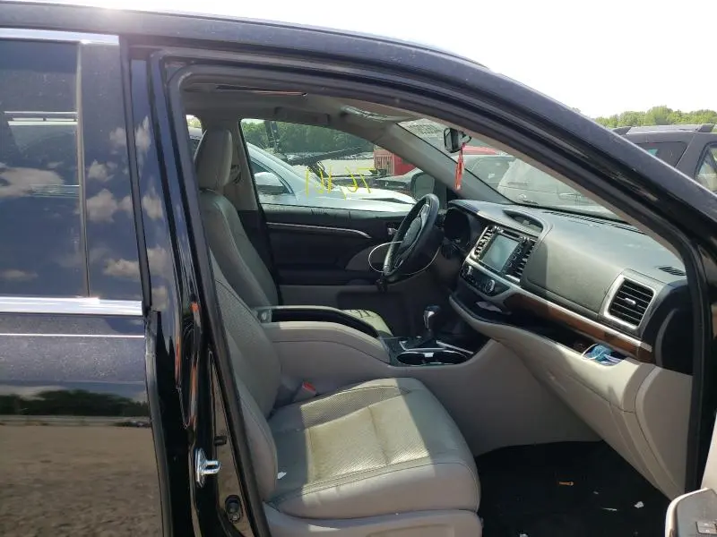 2016 TOYOTA HIGHLANDER LIMITED