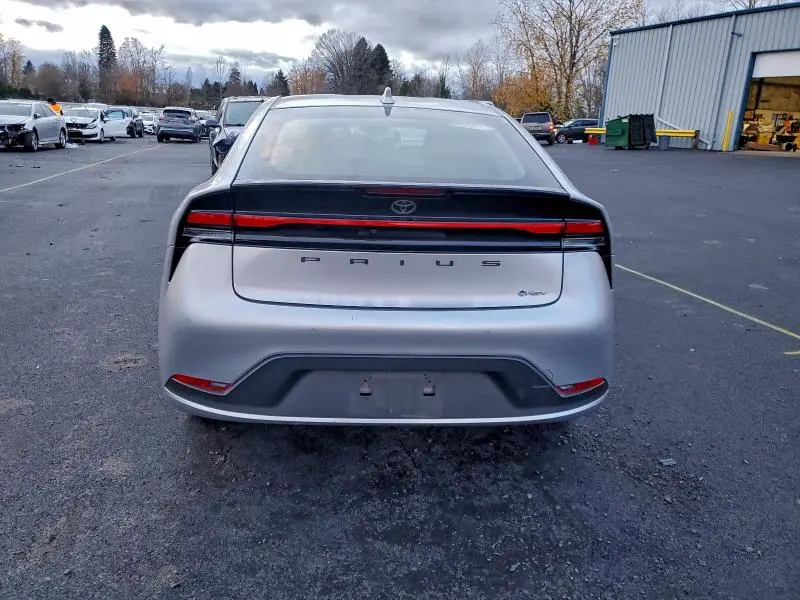 2024 TOYOTA PRIUS LE  