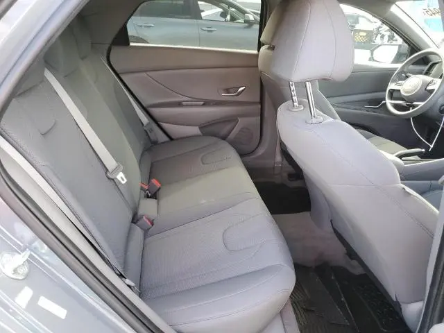 2022 HYUNDAI ELANTRA SE  