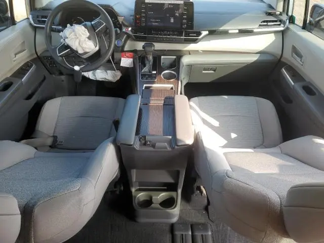 2021 TOYOTA SIENNA LE  