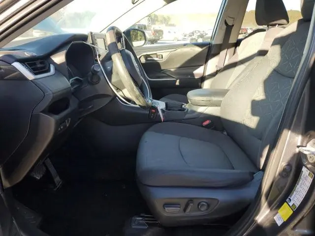 2021 TOYOTA RAV4 XLE  