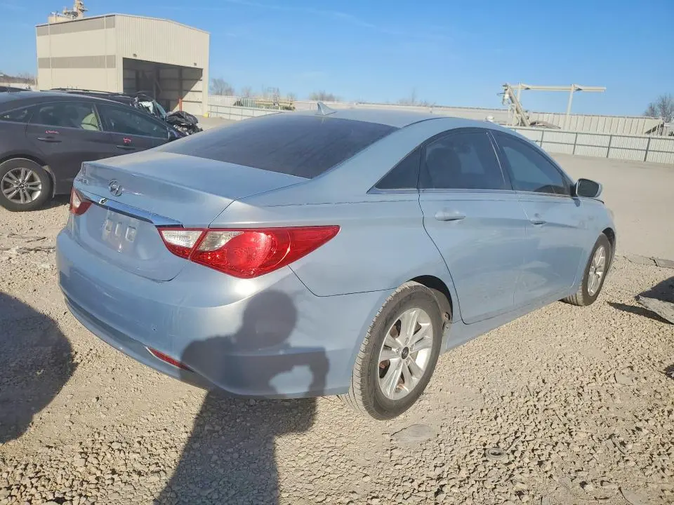 2011 HYUNDAI SONATA GLS  