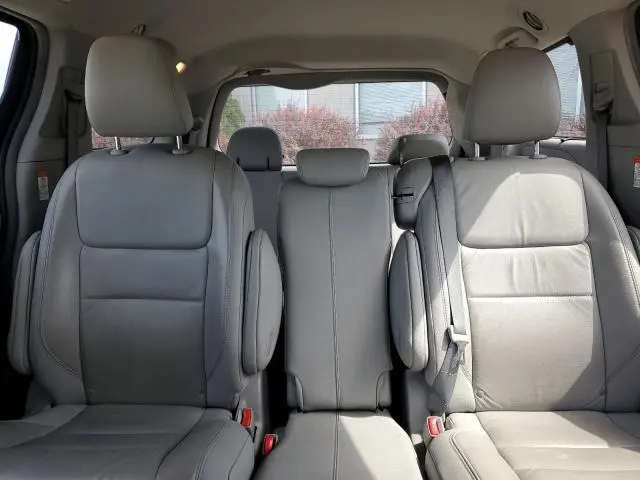 2017 TOYOTA SIENNA XLE  