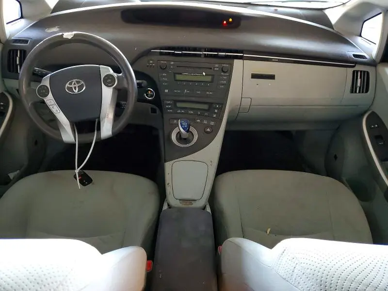 2010 TOYOTA PRIUS III  