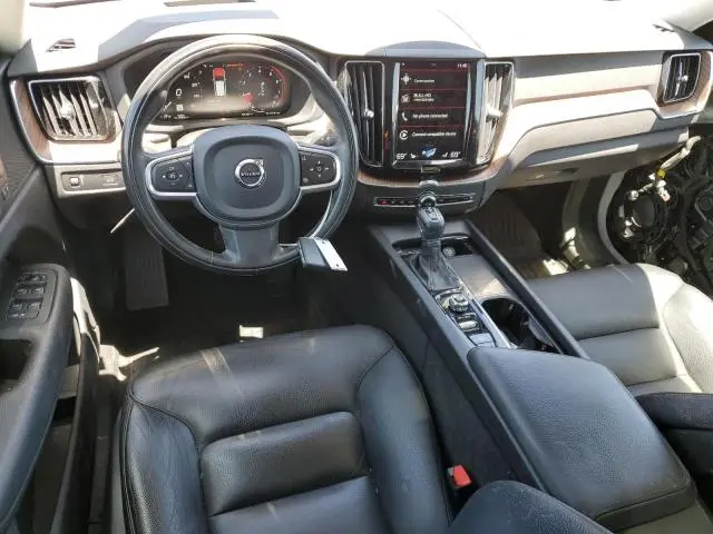 2021 VOLVO XC60 T5 MOMENTUM  