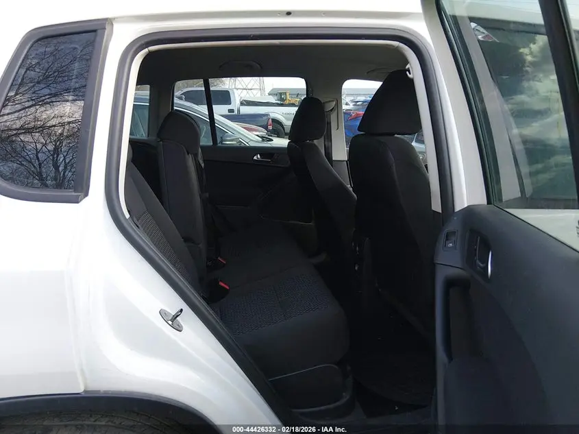 2011 VOLKSWAGEN TIGUAN S