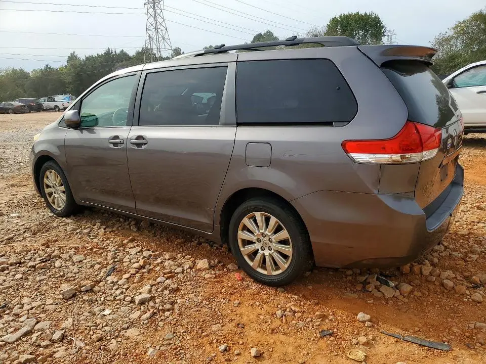 2012 TOYOTA SIENNA LE  