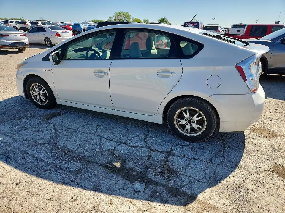 2010 TOYOTA PRIUS III  