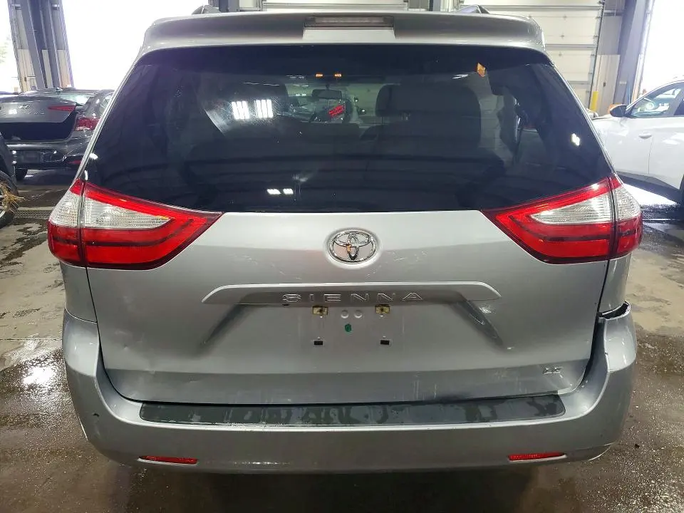 2015 TOYOTA SIENNA LE  