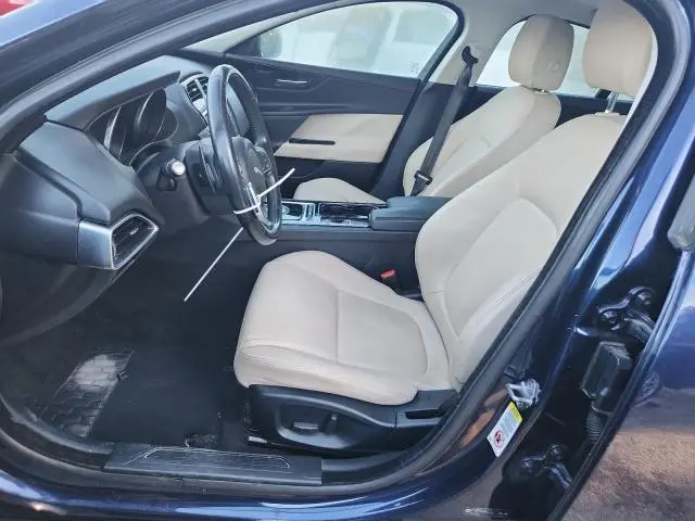 2017 JAGUAR XE PREMIUM  