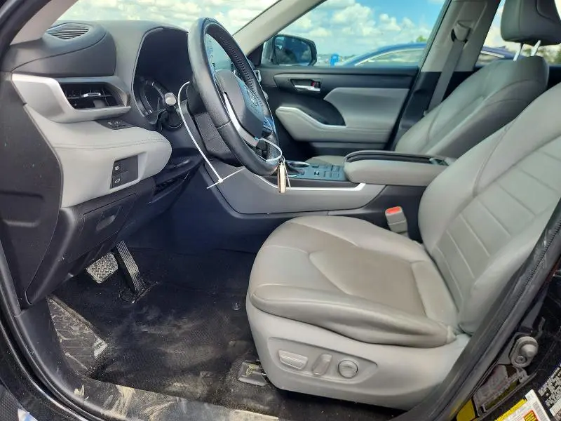 2022 TOYOTA HIGHLANDER XLE  