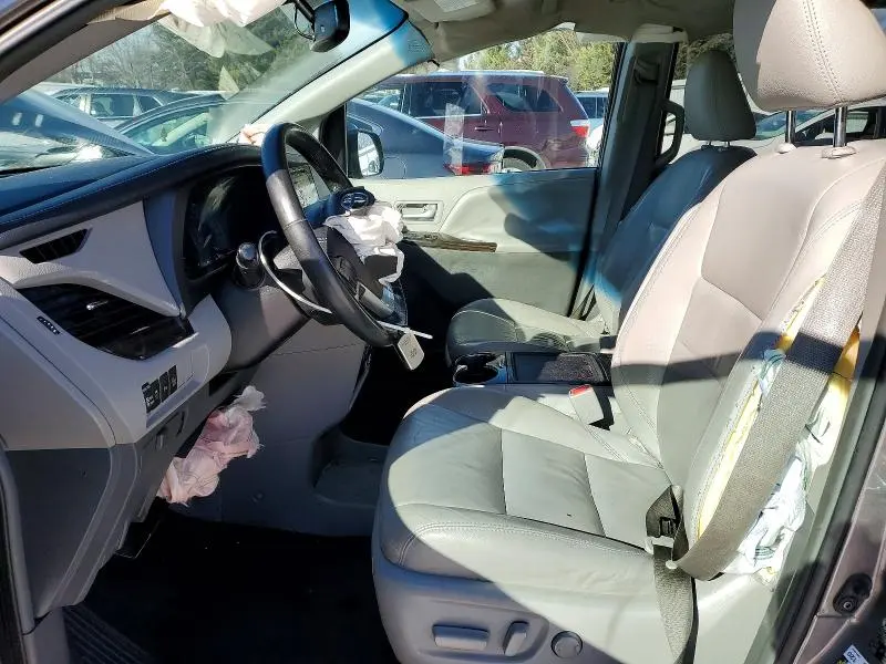 2017 TOYOTA SIENNA   
