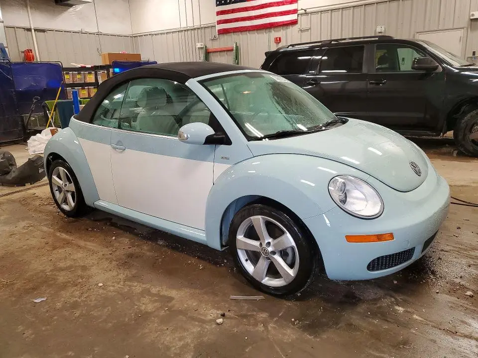 2010 VOLKSWAGEN NEW BEETLE   
