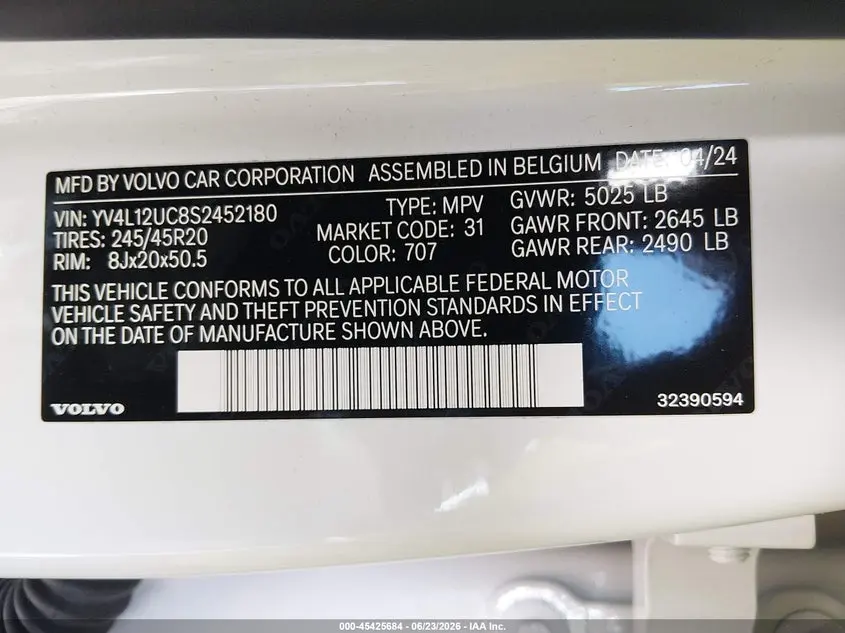 2025 VOLVO XC40 B5 PLUS DARK THEME