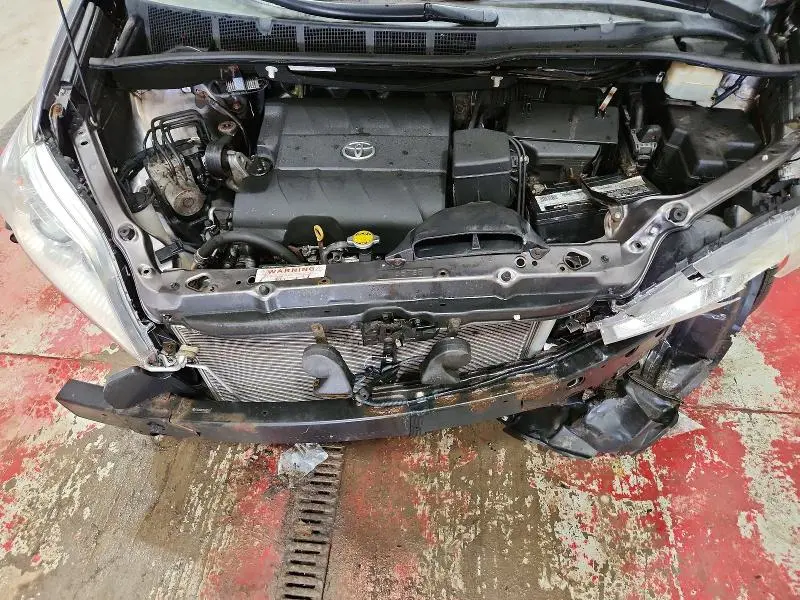 2015 TOYOTA SIENNA LE 8-PASSENGER  