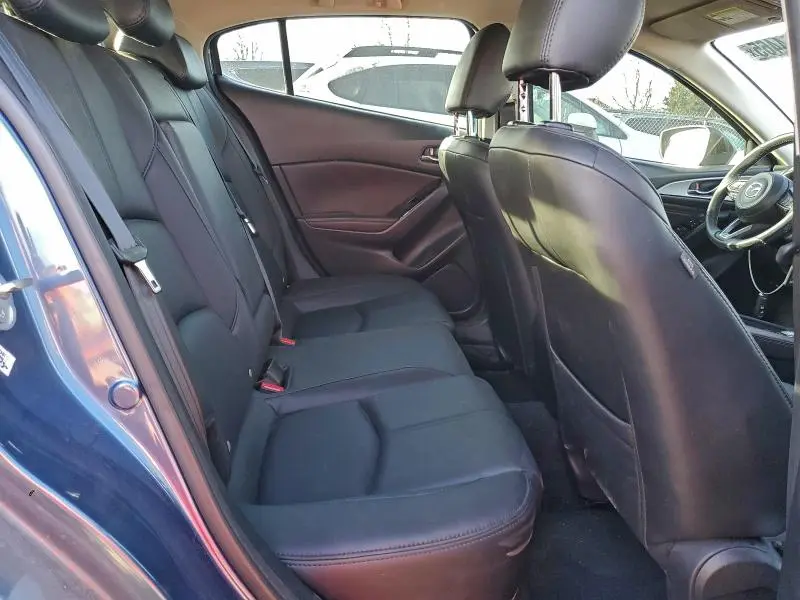 2018 MAZDA 3 TOURING  