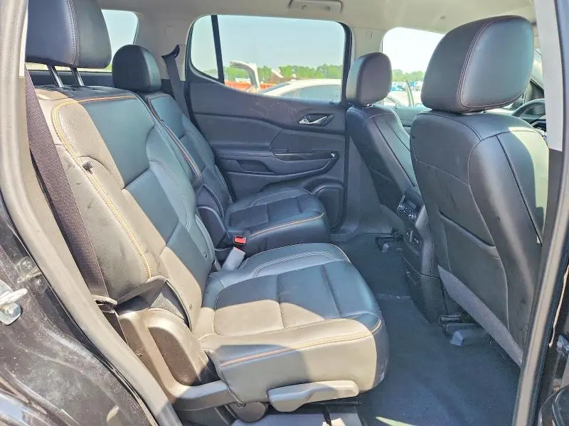 2022 GMC ACADIA AT4  