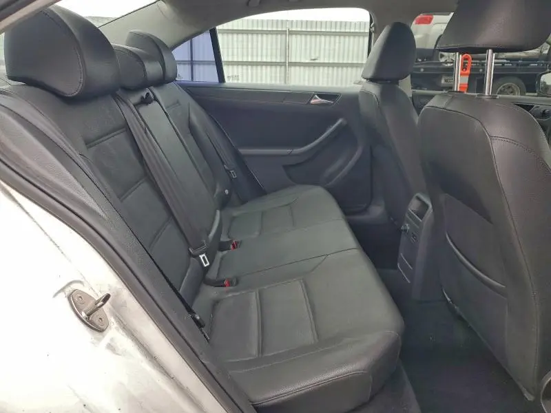 2011 VOLKSWAGEN JETTA SE  