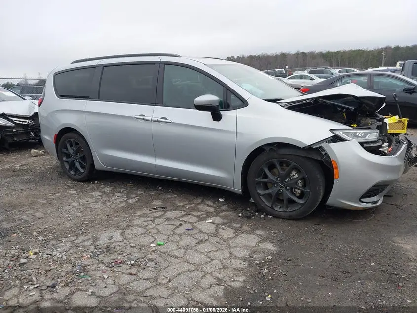 2023 CHRYSLER PACIFICA TOURING L