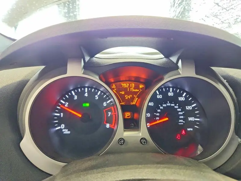 2015 NISSAN JUKE SL  