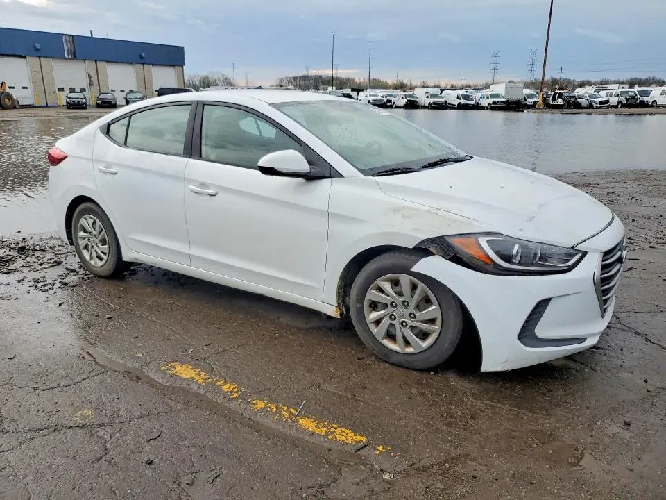2017 HYUNDAI ELANTRA SE  