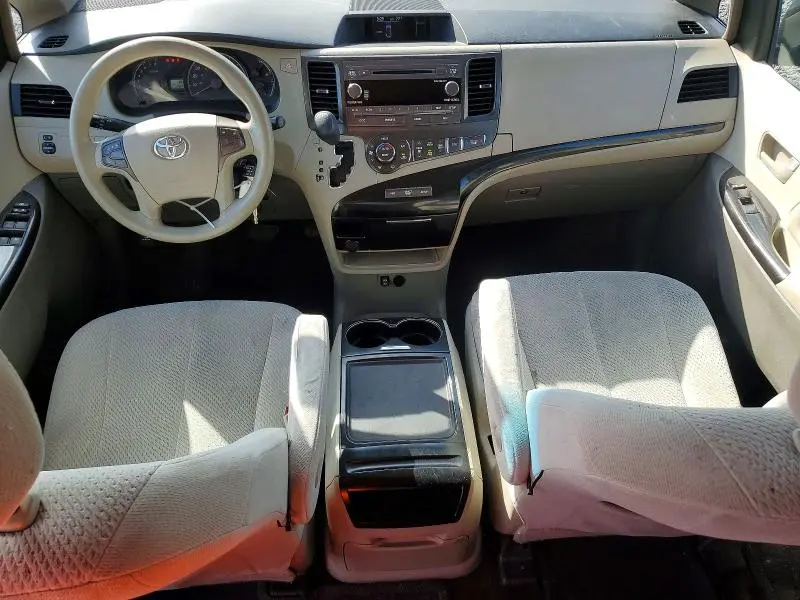 2013 TOYOTA SIENNA LE  