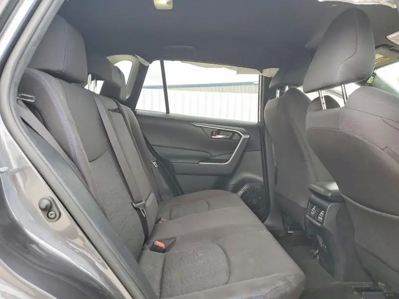 2022 TOYOTA RAV4 SE  
