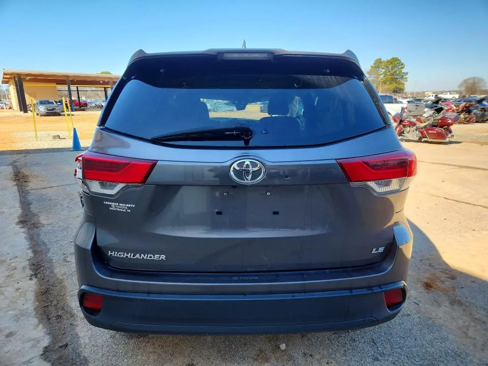2017 TOYOTA HIGHLANDER LE  